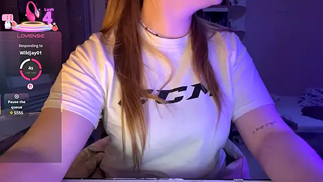 PandaFluff online show from September 18, 2025, 5:37 pm