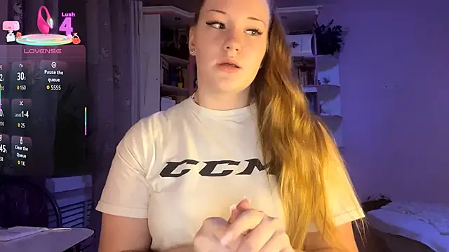 PandaFluff online show from September 24, 2025, 6:11 pm