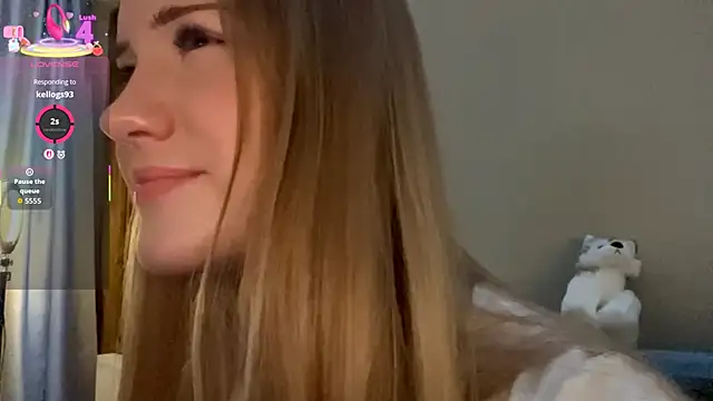 PandaFluff online show from November 2, 2025, 4:31 pm