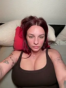 OliviaaFischer online show from April 12, 2026, 11:43 pm