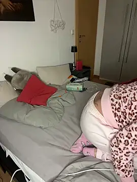 OliviaaFischer online show from April 19, 2026, 7:16 pm