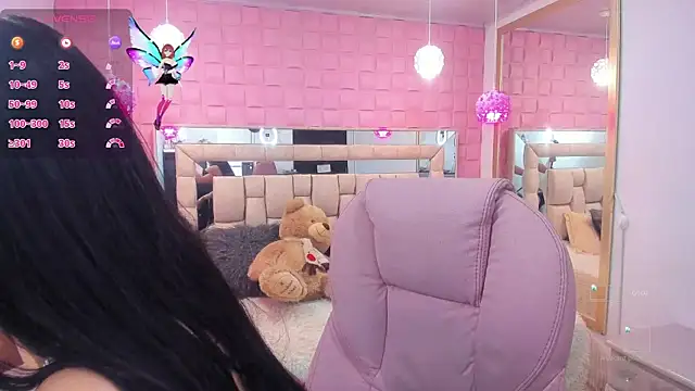 Snapshot of _laaura_ chatting on October 11, 2025, 7:23 pm laaura online show from October 11, 2025, 7:23 pm