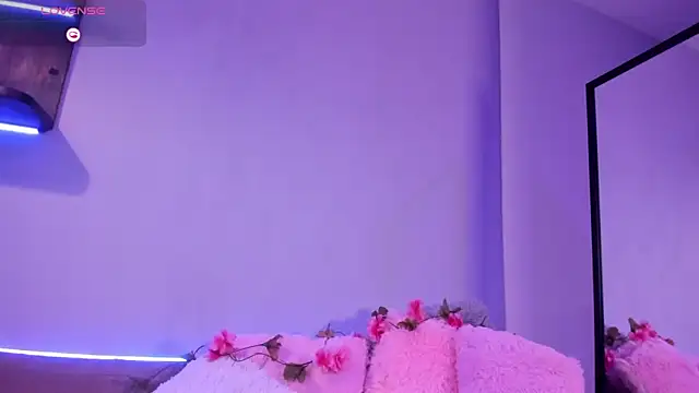 RenataLeclair online show from September 12, 2025, 4:18 pm