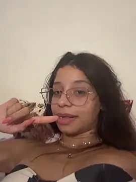 FadaPerigosa online show from April 4, 2026, 2:43 am