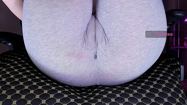 Cameltoe squirt inPants online show from November 26, 2025, 2:18 pm