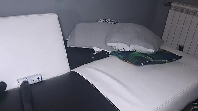 slavic boy 39 online show from November 23, 2025, 11:26 pm