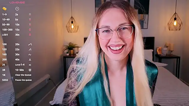 Lexi terele online show from September 14, 2025, 6:56 am