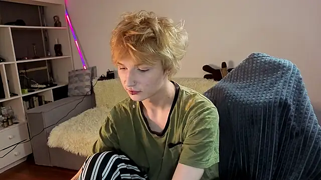 Your avatar online show from September 12, 2025, 6:52 pm