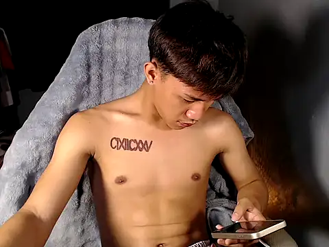 naughtyboyloy 0 online show from April 8, 2026, 5:24 pm