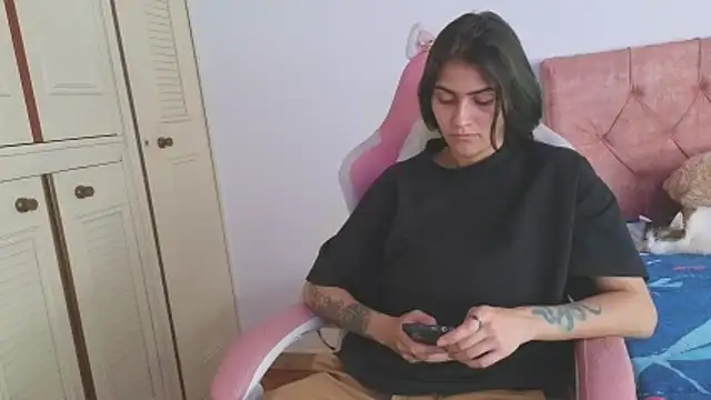 Crystal Star  online show from October 30, 2025, 6:08 pm