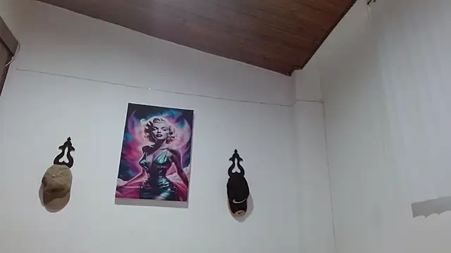 Crystal Star  online show from April 20, 2026, 11:06 pm