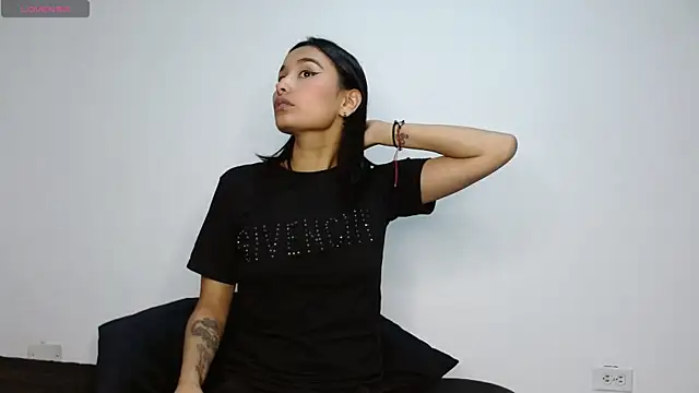 Gia Lee online show from October 19, 2025, 4:57 am