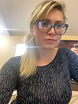 Crystal00Girl online show from September 21, 2025, 8:21 pm