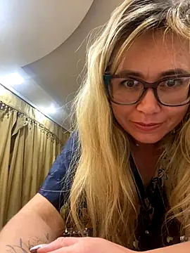 Crystal00Girl online show from October 9, 2025, 12:19 am