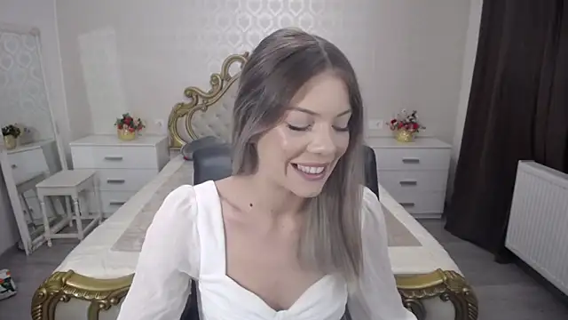 Snapshot of AmberTop chatting on November 10, 2025, 8:35 am AmberTop online show from November 10, 2025, 8:35 am