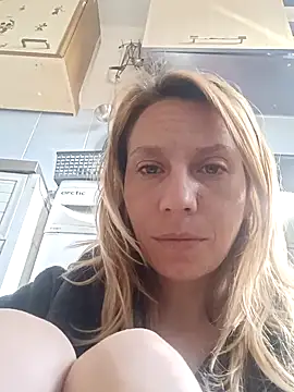 Snapshot of Eybrbrb chatting on March 17, 2026, 7:33 am Eybrbrb online show from March 17, 2026, 7:33 am