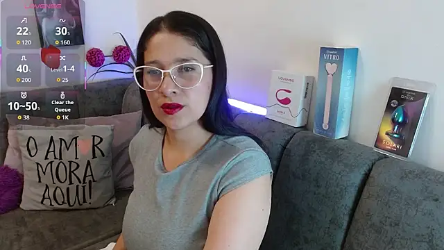 Snapshot of Alana_steel_1 chatting on April 23, 2026, 7:49 pm Alana steel 1 online show from April 23, 2026, 7:49 pm