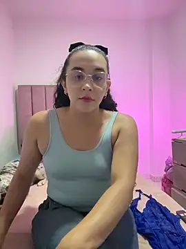 Snapshot of alehia_cute chatting on July 14, 2026, 11:10 pm alehia cute online show from July 14, 2026, 11:10 pm