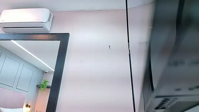 Snapshot of Camila_Hill_ chatting on January 15, 2026, 1:16 pm Camila Hill online show from January 15, 2026, 1:16 pm