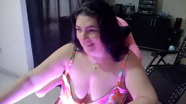Snapshot of lina_maria99 chatting on May 6, 2026, 4:23 pm lina maria99 online show from May 6, 2026, 4:23 pm
