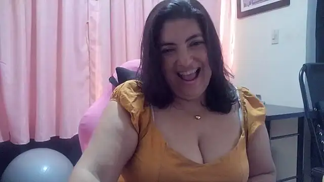 Snapshot of lina_maria99 chatting on June 20, 2026, 7:38 pm lina maria99 online show from June 20, 2026, 7:38 pm