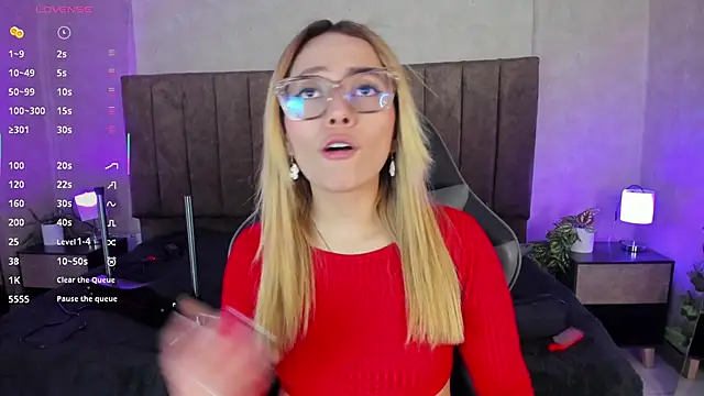 LanaMills  online show from November 7, 2025, 4:45 am