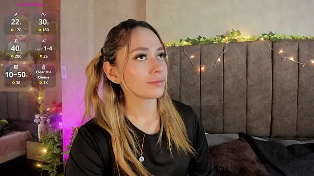 LanaMills  online show from February 10, 2026, 5:11 am