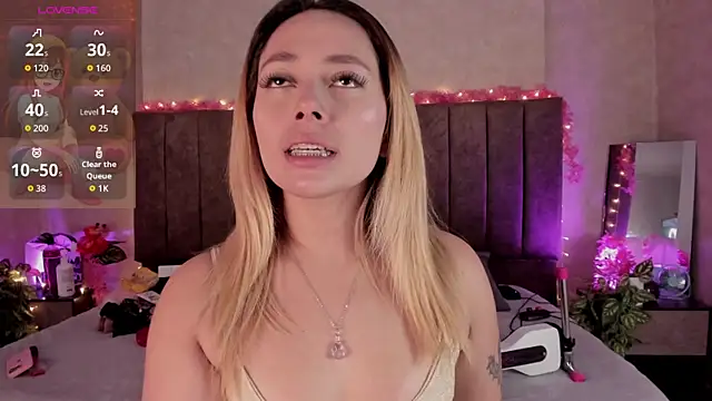 LanaMills  online show from June 2, 2026, 5:09 am