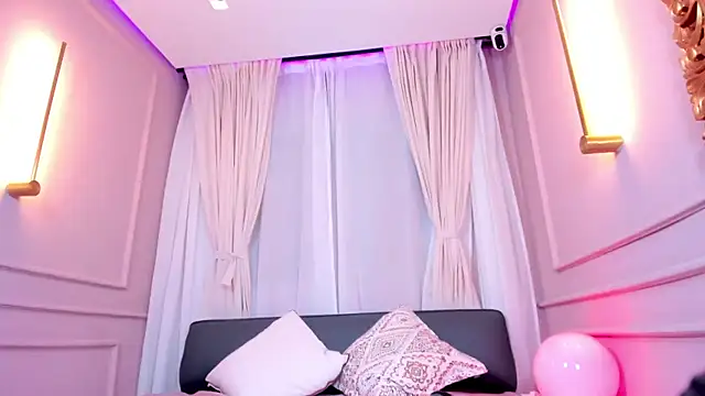 Nahomi key  online show from September 12, 2025, 8:20 pm