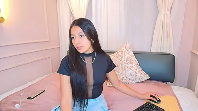 Nahomi key  online show from October 15, 2025, 7:36 pm