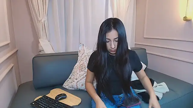 Nahomi key  online show from November 24, 2025, 7:46 pm