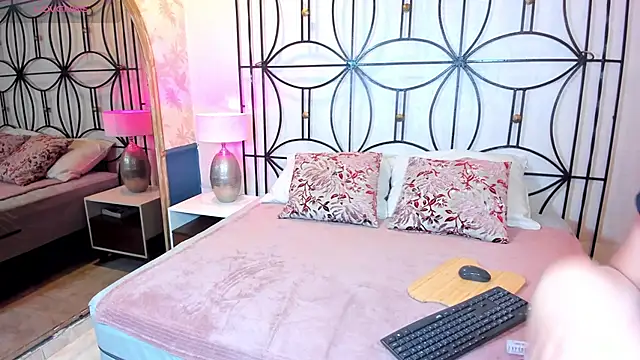 Nahomi key  online show from November 26, 2025, 7:48 pm