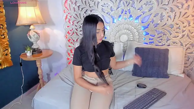 Nahomi key  online show from November 27, 2025, 11:40 pm