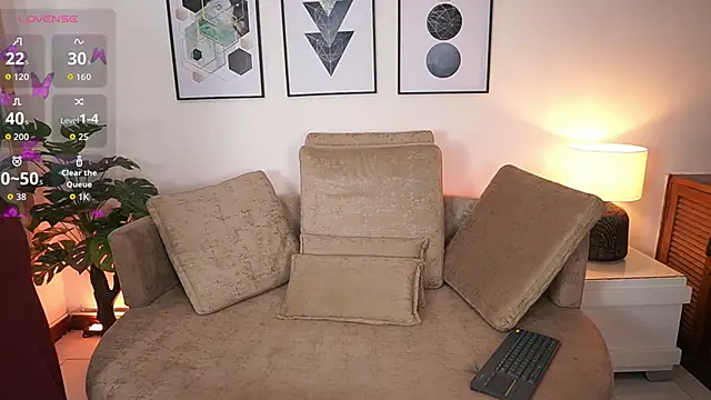 MilaCrave online show from September 25, 2025, 11:36 am