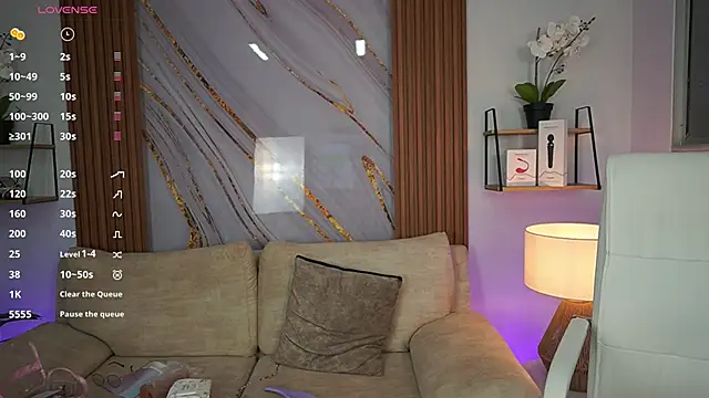 MilaCrave online show from September 29, 2025, 11:48 am