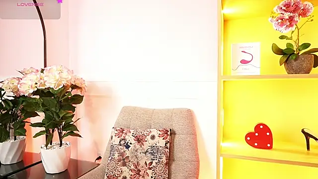 MilaCrave online show from February 21, 2026, 11:33 am