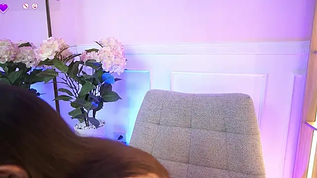 MilaCrave online show from April 20, 2026, 12:08 pm