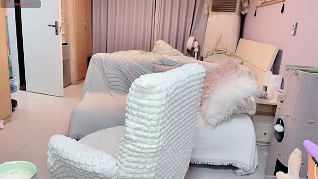 Y2Luvk online show from October 28, 2025, 9:28 pm