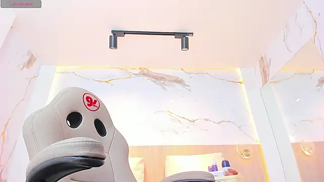 valirya devote online show from October 1, 2025, 3:12 am