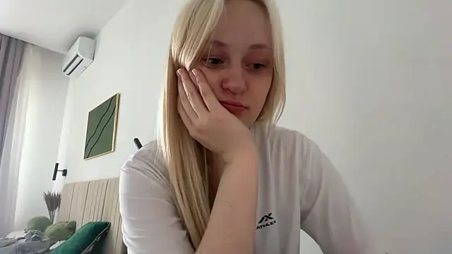 Snapshot of HeyMonkey_ chatting on May 15, 2026, 1:40 pm HeyMonkey online show from May 15, 2026, 1:40 pm