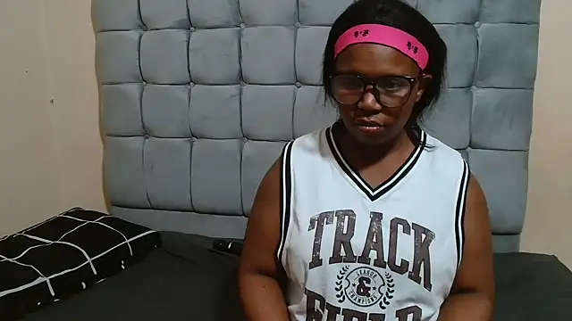 curveAss222 online show from November 16, 2025, 4:01 pm