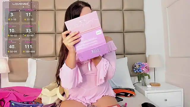 MiaMillers1 online show from January 6, 2026, 11:14 am