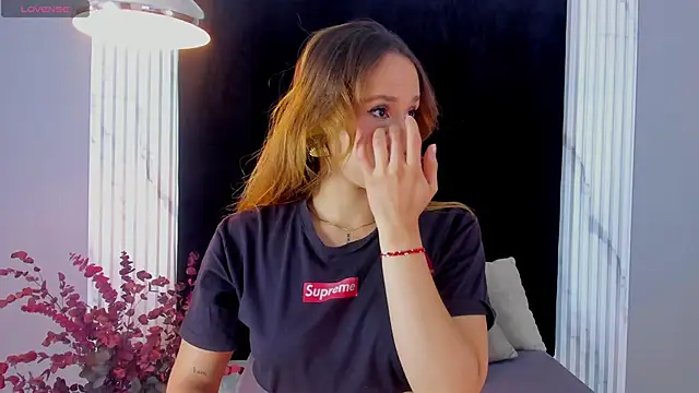 MONIK FOX CR online show from October 6, 2025, 7:55 pm