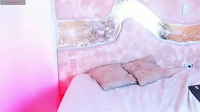 MONIK FOX CR online show from October 20, 2025, 7:36 pm