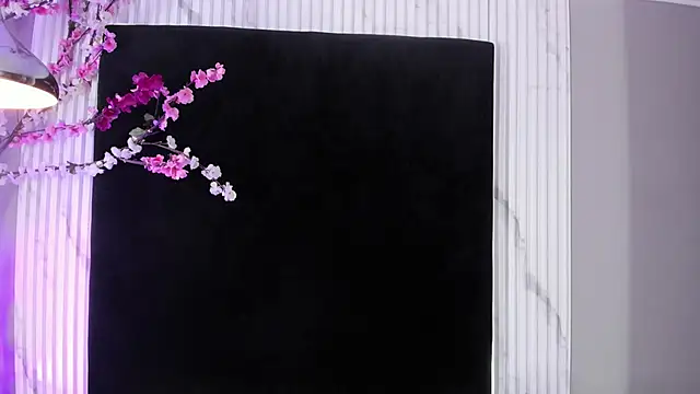 MONIK FOX CR online show from November 18, 2025, 7:40 pm