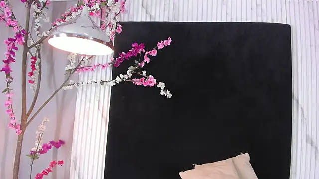 MONIK FOX CR online show from November 26, 2025, 7:48 pm