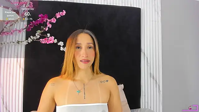 MONIK FOX CR online show from November 28, 2025, 7:49 pm