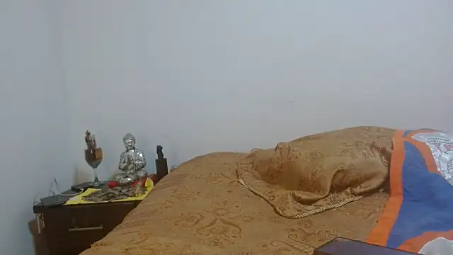 naiaratobon   online show from March 14, 2026, 12:28 am