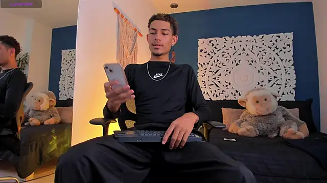 Adonis WB online show from November 6, 2025, 8:21 pm