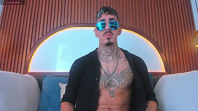 Donovan Desmond online show from October 25, 2025, 4:02 pm